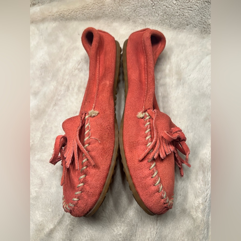 Minnetonka flats Size 9 - Picture 2 of 5
